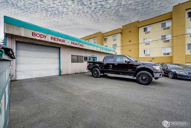 13720 Aurora Avenue N, Seattle, WA 98133