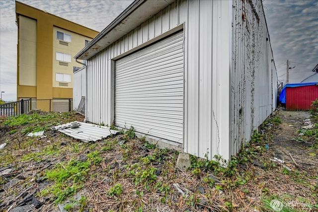 13720 Aurora Avenue N, Seattle, WA 98133