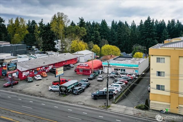 13720 Aurora Avenue N, Seattle, WA 98133