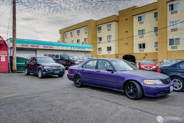 13720 Aurora Avenue N, Seattle, WA 98133