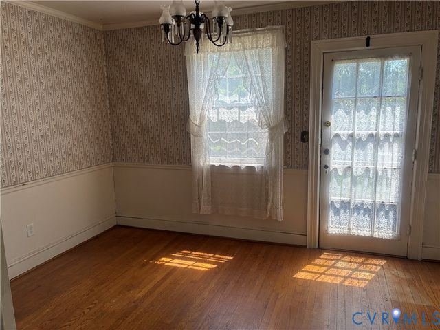 127 Hanover Ave, Colonial Heights, VA 23834