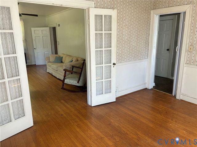 127 Hanover Ave, Colonial Heights, VA 23834