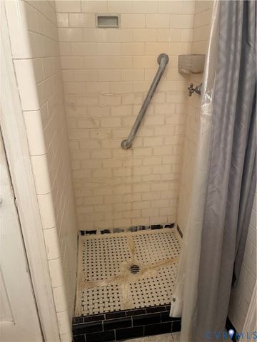 127 Hanover Ave, Colonial Heights, VA 23834