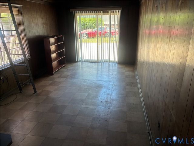 127 Hanover Ave, Colonial Heights, VA 23834