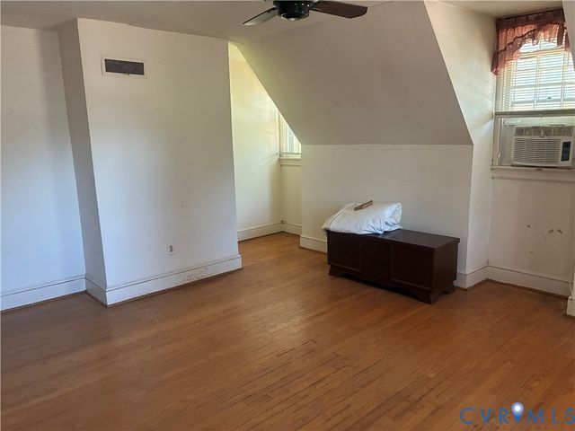 127 Hanover Ave, Colonial Heights, VA 23834