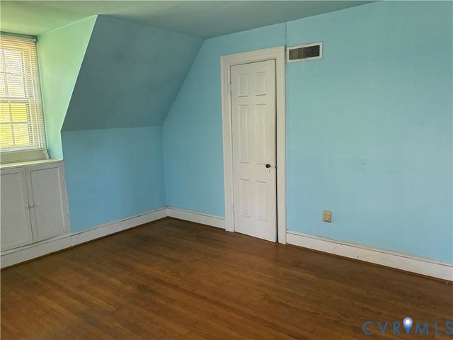 127 Hanover Ave, Colonial Heights, VA 23834