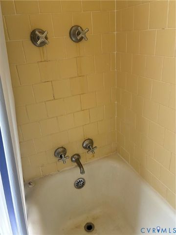 127 Hanover Ave, Colonial Heights, VA 23834