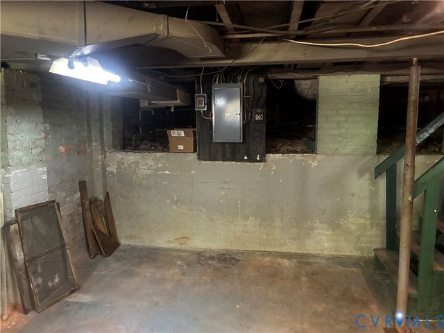 127 Hanover Ave, Colonial Heights, VA 23834
