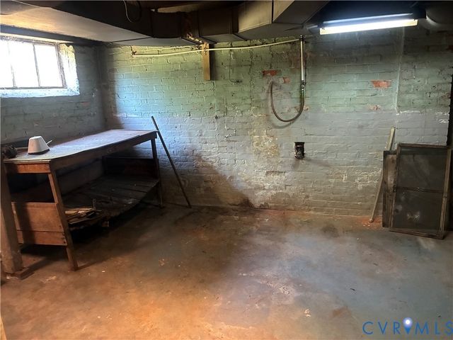 127 Hanover Ave, Colonial Heights, VA 23834