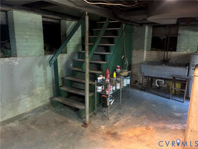 127 Hanover Ave, Colonial Heights, VA 23834