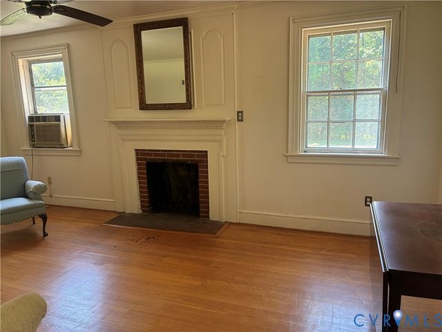 127 Hanover Ave, Colonial Heights, VA 23834
