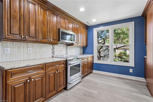 80 Messick RD, Poquoson, VA 23662