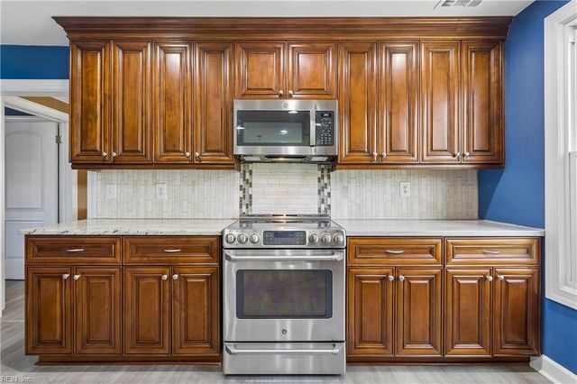 80 Messick RD, Poquoson, VA 23662