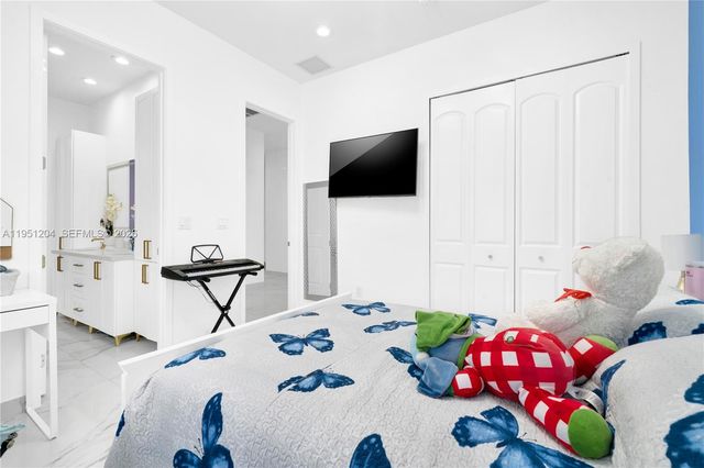 13341 SW 41st St, Miami, FL 33175