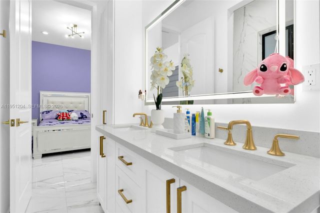 13341 SW 41st St, Miami, FL 33175