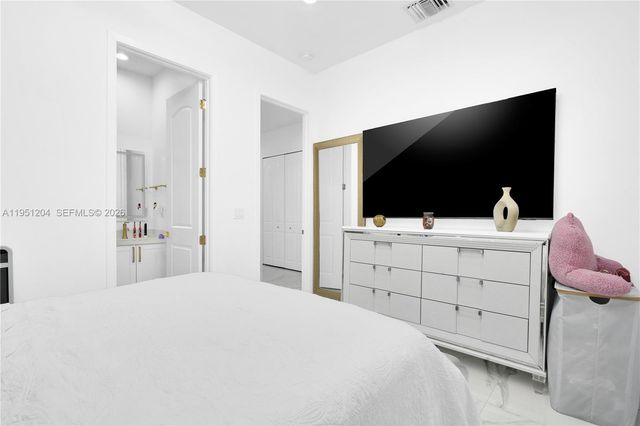 13341 SW 41st St, Miami, FL 33175