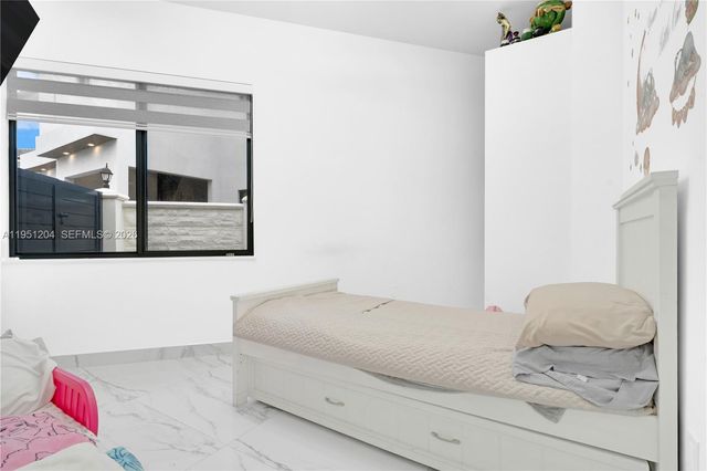 13341 SW 41st St, Miami, FL 33175