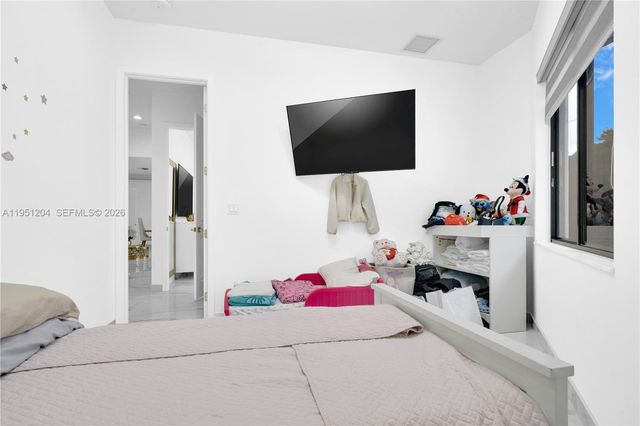 13341 SW 41st St, Miami, FL 33175