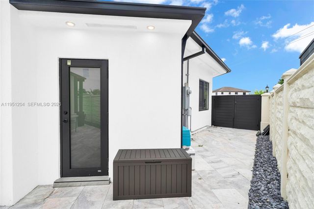 13341 SW 41st St, Miami, FL 33175