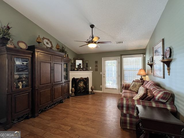 1711 Summerwoods Lane, Griffin, GA 30224