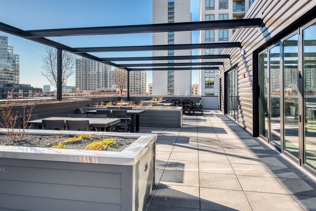 411 W Chicago Avenue C514, Chicago, IL 60654