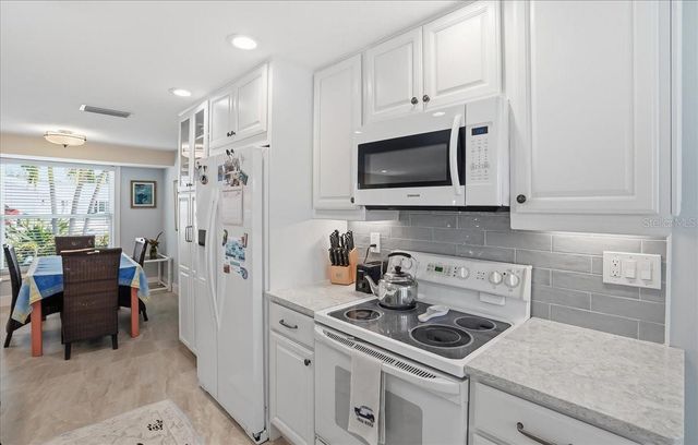 204 84TH STREET, Holmes Beach, FL 34217