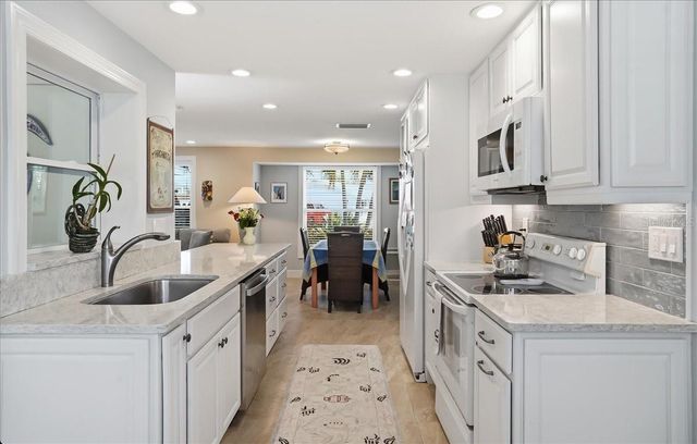 204 84TH STREET, Holmes Beach, FL 34217