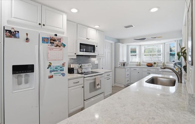 204 84TH STREET, Holmes Beach, FL 34217