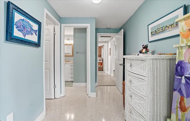 204 84TH STREET, Holmes Beach, FL 34217