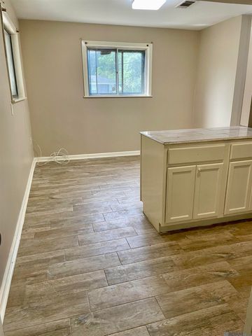 6641 Glen Oaks Dr, Baton Rouge, LA 70812