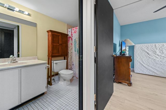 7286 Huntington Lane 402, Delray Beach, FL 33446