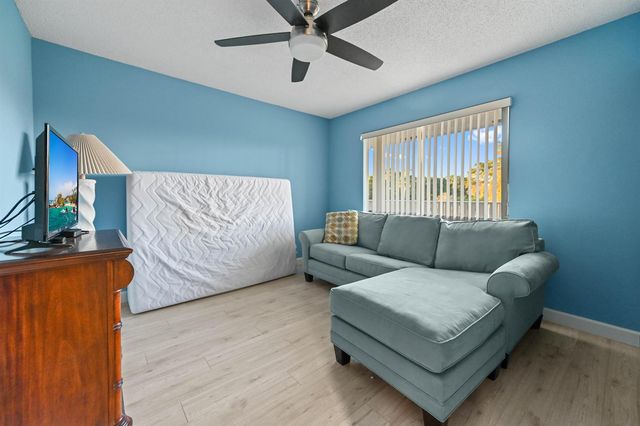 7286 Huntington Lane 402, Delray Beach, FL 33446