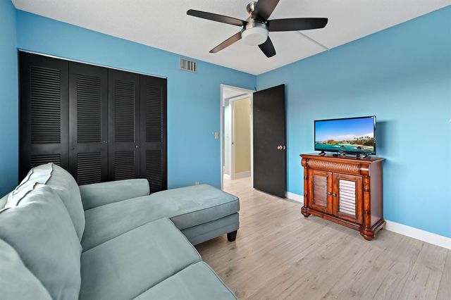 7286 Huntington Lane 402, Delray Beach, FL 33446