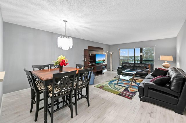7286 Huntington Lane 402, Delray Beach, FL 33446