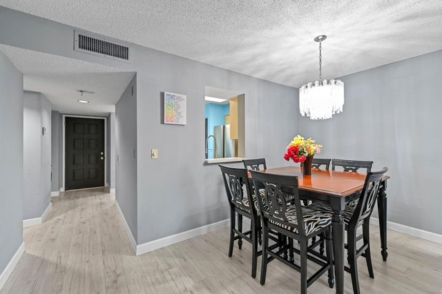 7286 Huntington Lane 402, Delray Beach, FL 33446