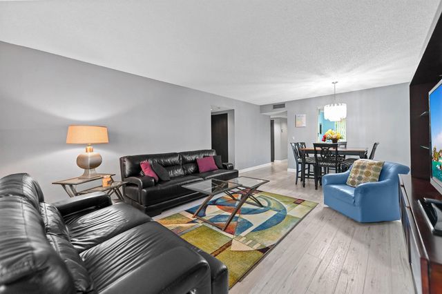 7286 Huntington Lane 402, Delray Beach, FL 33446