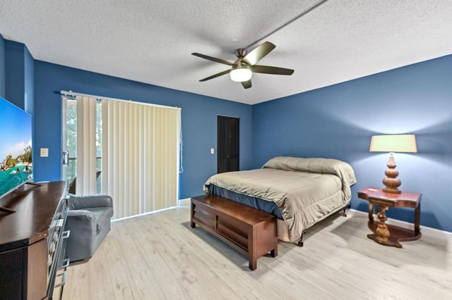 7286 Huntington Lane 402, Delray Beach, FL 33446