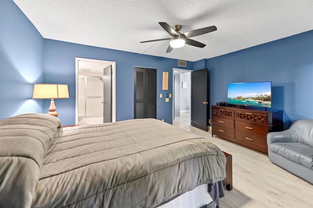 7286 Huntington Lane 402, Delray Beach, FL 33446
