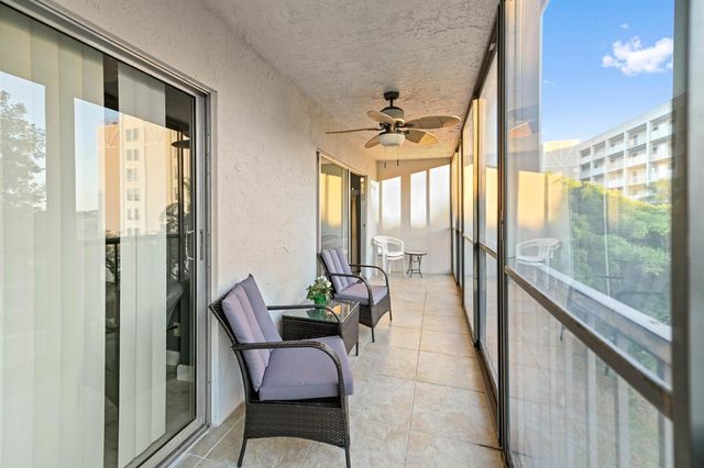 7286 Huntington Lane 402, Delray Beach, FL 33446