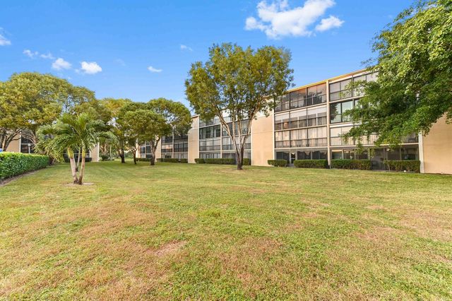 7286 Huntington Lane 402, Delray Beach, FL 33446
