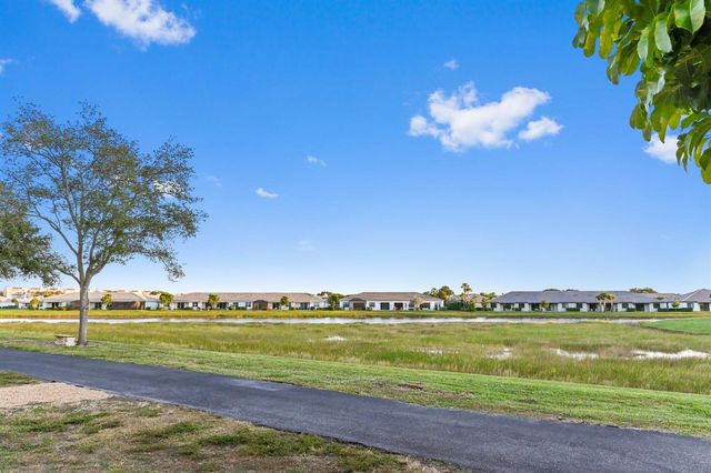 7286 Huntington Lane 402, Delray Beach, FL 33446