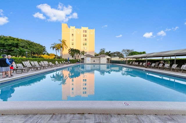 7286 Huntington Lane 402, Delray Beach, FL 33446