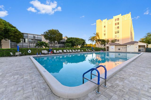 7286 Huntington Lane 402, Delray Beach, FL 33446