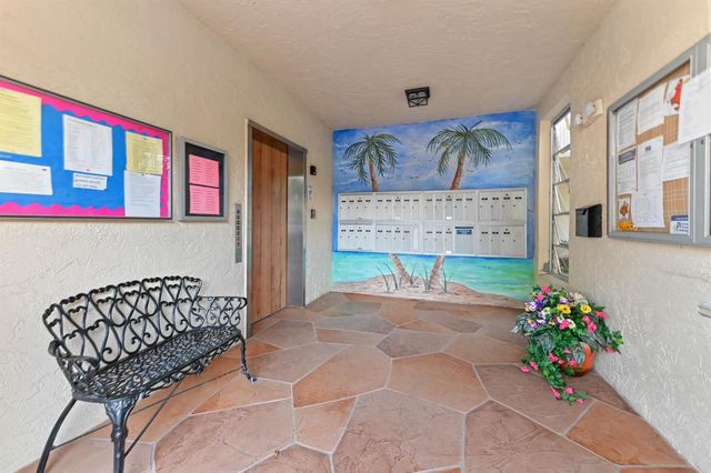 7286 Huntington Lane 402, Delray Beach, FL 33446