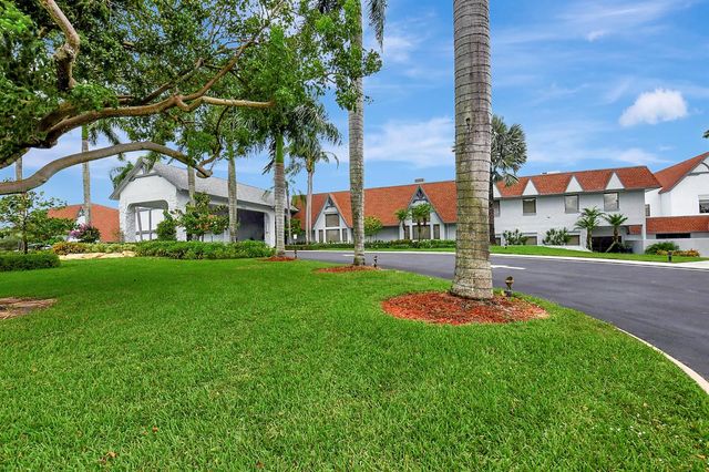 7286 Huntington Lane 402, Delray Beach, FL 33446