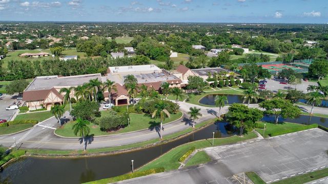 7286 Huntington Lane 402, Delray Beach, FL 33446