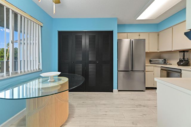 7286 Huntington Lane 402, Delray Beach, FL 33446
