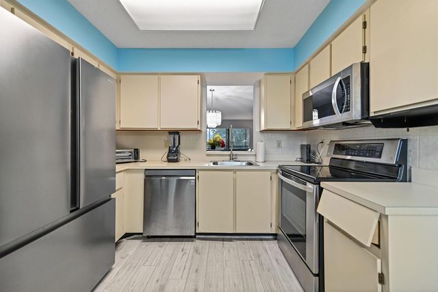 7286 Huntington Lane 402, Delray Beach, FL 33446
