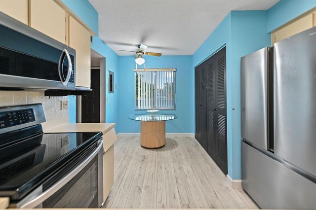 7286 Huntington Lane 402, Delray Beach, FL 33446