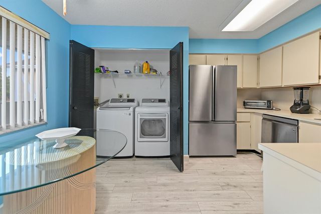 7286 Huntington Lane 402, Delray Beach, FL 33446